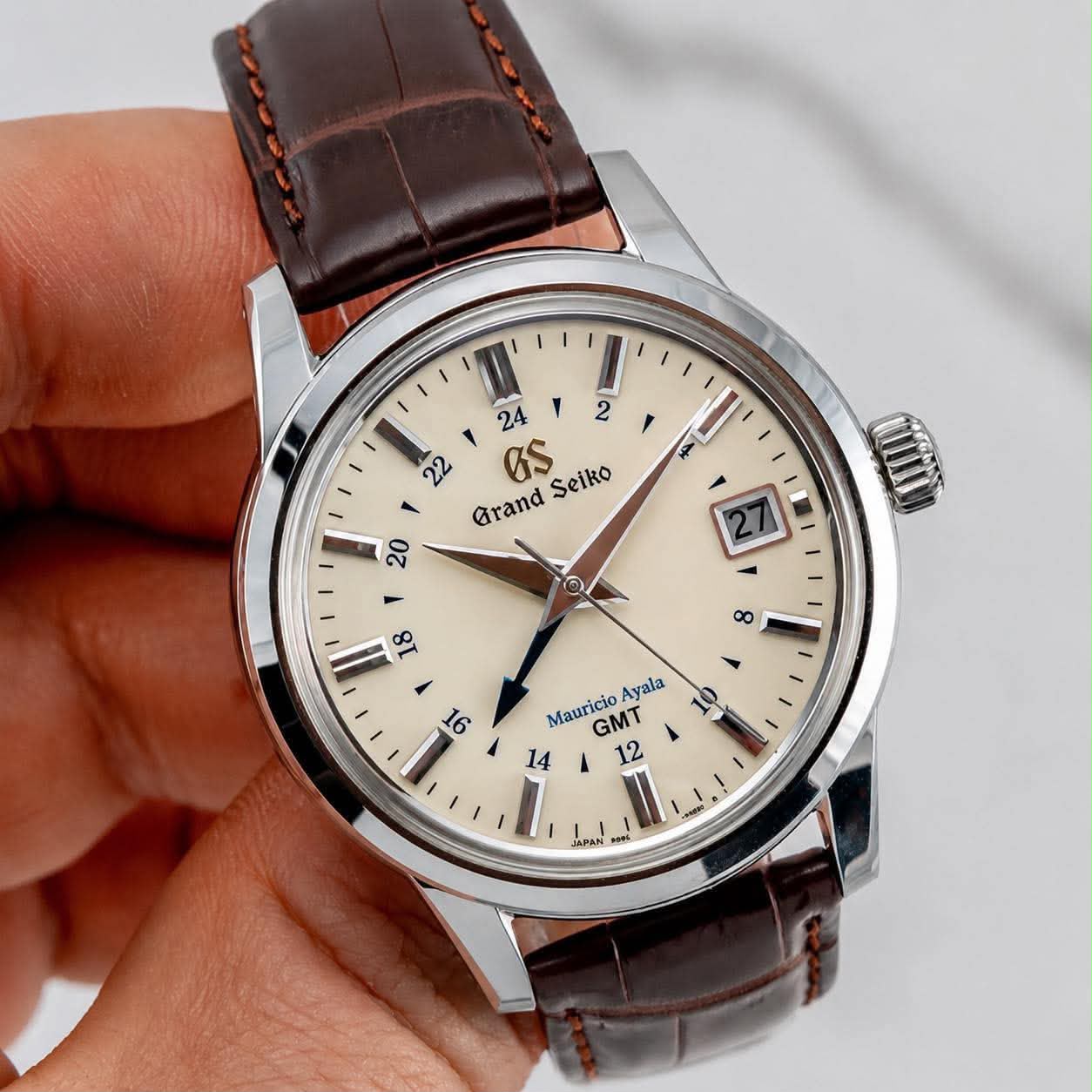 3 custom dials, one s dial