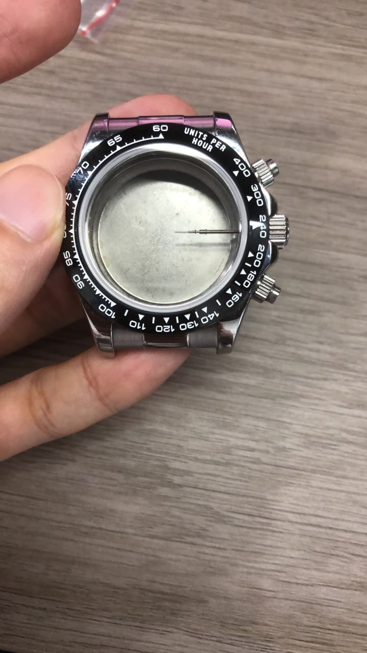 Case, bezel, and R strap